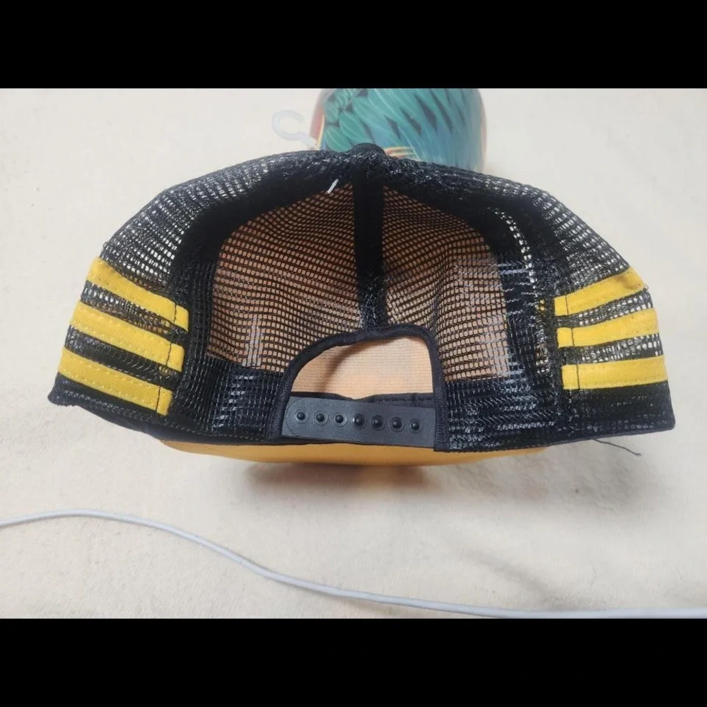 Vtg RARE Iowa Hawkeyes 3 Stripe Trucker Hat‎ SnapBack Yellow Puff Print Bear - Picture 3 of 3